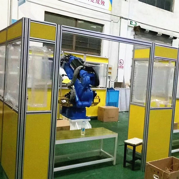 铝型材机器人防尘机罩.jpg